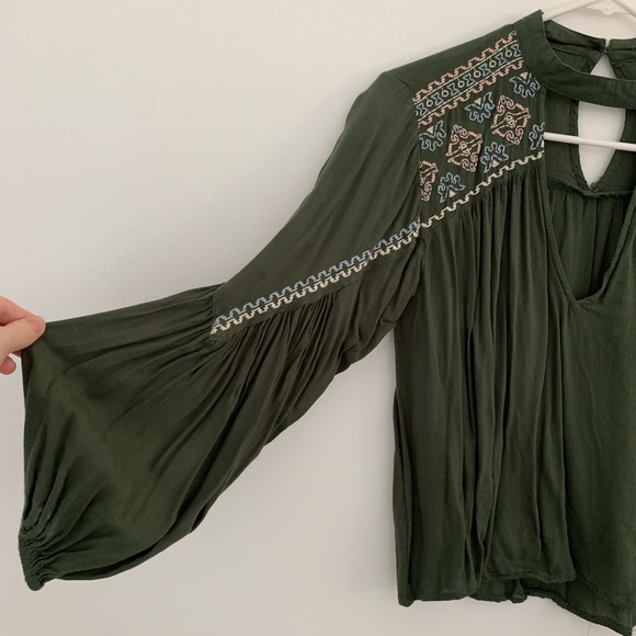 SOLD! Green BOHO Top - Picture 3 of 7